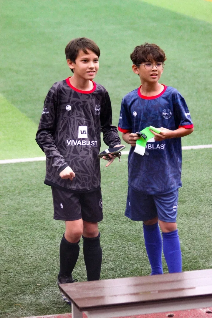 カスタムスポーツウェア革命：テーラーメイドデザインがチームを変える方法